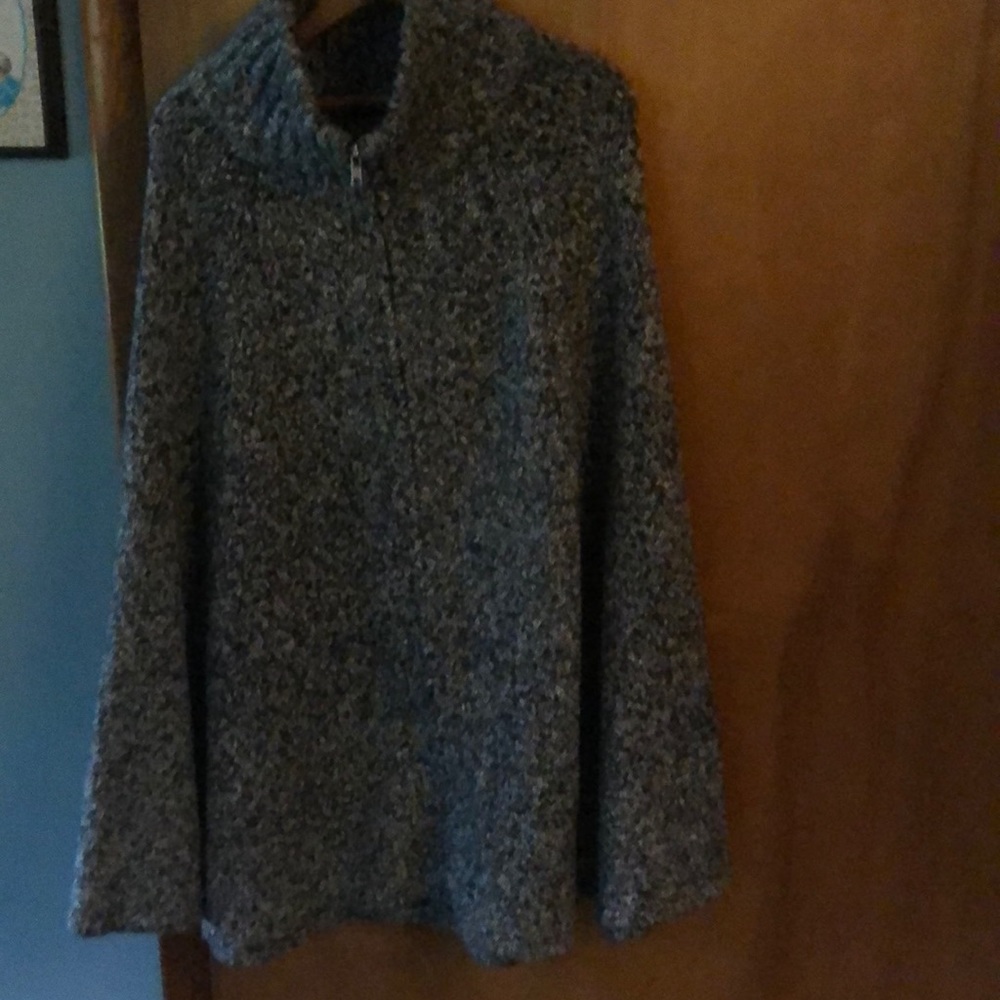 Zipper cape